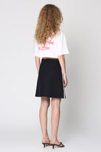 Carica l'immagine nel visualizzatore di Gallery, T-shirt crop con logo