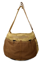 Carica l'immagine nel visualizzatore di Gallery, Clarks x C.P Company - Borsa messenger con logo