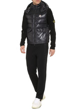 Carica l'immagine nel visualizzatore di Gallery, Moncler Born to Protect - Piumino smanicato Genichi