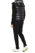 Carica l'immagine nel visualizzatore di Gallery, Moncler Born to Protect - Piumino smanicato Genichi