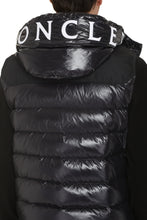 Carica l'immagine nel visualizzatore di Gallery, Moncler Born to Protect - Piumino smanicato Genichi