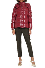 Carica l'immagine nel visualizzatore di Gallery, MONCLER MAYA 70 JACKET - Piumino corto con cappuccio