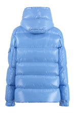 Carica l'immagine nel visualizzatore di Gallery, MONCLER MAYA 70 JACKET - Piumino corto con cappuccio