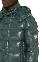 Carica l'immagine nel visualizzatore di Gallery, MONCLER MAYA 70 JACKET - Piumino corto con cappuccio