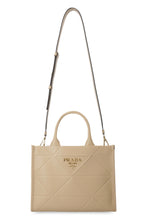Carica l'immagine nel visualizzatore di Gallery, Borsa a mano Prada Symbole in pelle con logo