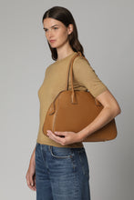 Carica l'immagine nel visualizzatore di Gallery, Borsa shopping medium in pelle