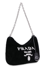 Carica l'immagine nel visualizzatore di Gallery, Borsa a tracolla in shearling con logo