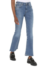 Carica l'immagine nel visualizzatore di Gallery, Jeans slim-flare Emannuelle
