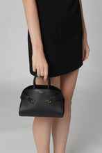 Carica l'immagine nel visualizzatore di Gallery, Mini-bag Hug