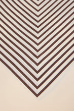 Carica l'immagine nel visualizzatore di Gallery, Sciarpa in seta macadamia con pattern geometrico
