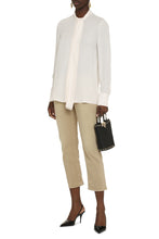 Carica l'immagine nel visualizzatore di Gallery, Blusa in seta con collo foulard