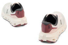 Carica l'immagine nel visualizzatore di Gallery, Sneaker running Cloudvista 3