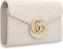 Carica l'immagine nel visualizzatore di Gallery, Mini borsa a tracolla GG Marmont in pelle