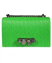 Carica l'immagine nel visualizzatore di Gallery, Borsa Jewelled Satchel in pelle goffrata