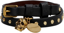 Carica l'immagine nel visualizzatore di Gallery, Bracciale in pelle con pendente logato e teschio