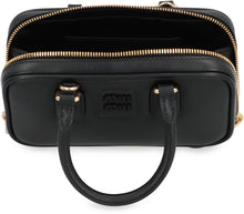 Carica l'immagine nel visualizzatore di Gallery, Mini bag Arcadie in pelle