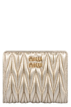 Carica l'immagine nel visualizzatore di Gallery, Portafoglio in pelle matelassé