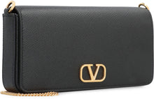 Carica l'immagine nel visualizzatore di Gallery, Valentino Garavani - Clutch VLogo Signature in pelle