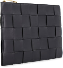 Carica l'immagine nel visualizzatore di Gallery, Pouch in pelle