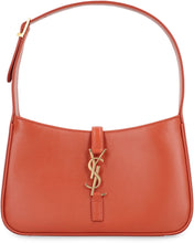 Carica l'immagine nel visualizzatore di Gallery, Mini hobo-bag Le 5 à 7 in pelle