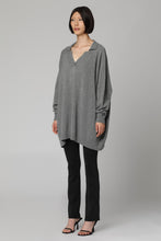 Carica l'immagine nel visualizzatore di Gallery, Maglione in cachemire con scollo a V
