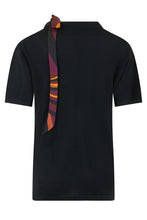 Carica l'immagine nel visualizzatore di Gallery, T-shirt in lana con nastro decorativo
