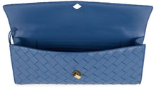 Carica l'immagine nel visualizzatore di Gallery, Clutch Andiamo in nappa intrecciata