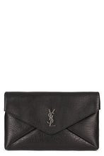 Carica l'immagine nel visualizzatore di Gallery, Clutch in pelle con logo