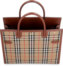 Carica l'immagine nel visualizzatore di Gallery, Tote bag Title media