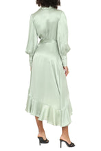 Carica l'immagine nel visualizzatore di Gallery, Abito a portafoglio in seta