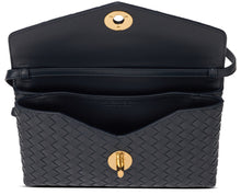 Carica l'immagine nel visualizzatore di Gallery, Borsa a mano Knot Lock in pelle