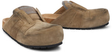 Load image into Gallery viewer, Dumbo's sabot in suede