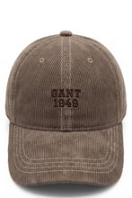 Carica l'immagine nel visualizzatore di Gallery, Cappellino da baseball in velluto a coste con logo ricamato