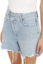 Carica l'immagine nel visualizzatore di Gallery, Shorts Criss Cross in denim
