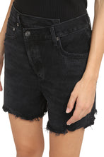 Carica l'immagine nel visualizzatore di Gallery, Shorts Criss Cross in denim