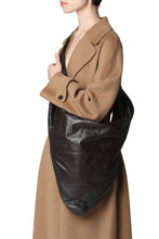 Carica l'immagine nel visualizzatore di Gallery, Scarf bag in pelle