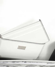 Carica l'immagine nel visualizzatore di Gallery, Mini-bag in pelle stampata
