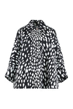 Carica l'immagine nel visualizzatore di Gallery, Trench corto Cocoon in cotone con stampa animalier