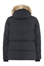 Carica l'immagine nel visualizzatore di Gallery, Parka con cappuccio in pelliccia