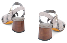 Load image into Gallery viewer, Suede sandals