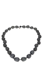 Carica l'immagine nel visualizzatore di Gallery, Collana con perle in resina