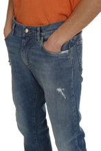 Carica l'immagine nel visualizzatore di Gallery, Jeans slim fit a 5 tasche