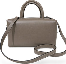 Load image into Gallery viewer, Holdall M leather handbag