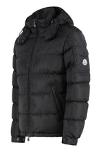 Carica l'immagine nel visualizzatore di Gallery, Piumino corto Moncler Maya con cappuccio