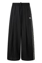 Load image into Gallery viewer, Wide pants in technical fabric