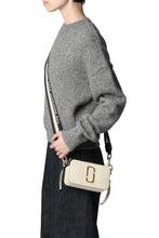 Carica l'immagine nel visualizzatore di Gallery, Borsa a tracolla The Snapshot in pelle