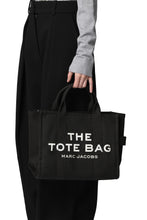 Carica l'immagine nel visualizzatore di Gallery, The Medium Tote Bag in canvas