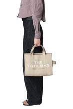 Carica l'immagine nel visualizzatore di Gallery, The Medium Tote Bag in canvas