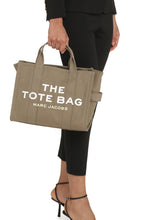 Carica l'immagine nel visualizzatore di Gallery, The Medium Tote Bag in canvas
