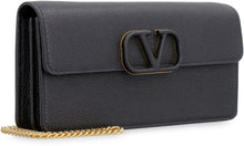 Carica l'immagine nel visualizzatore di Gallery, Valentino Garavani - Wallet on chain in pelle